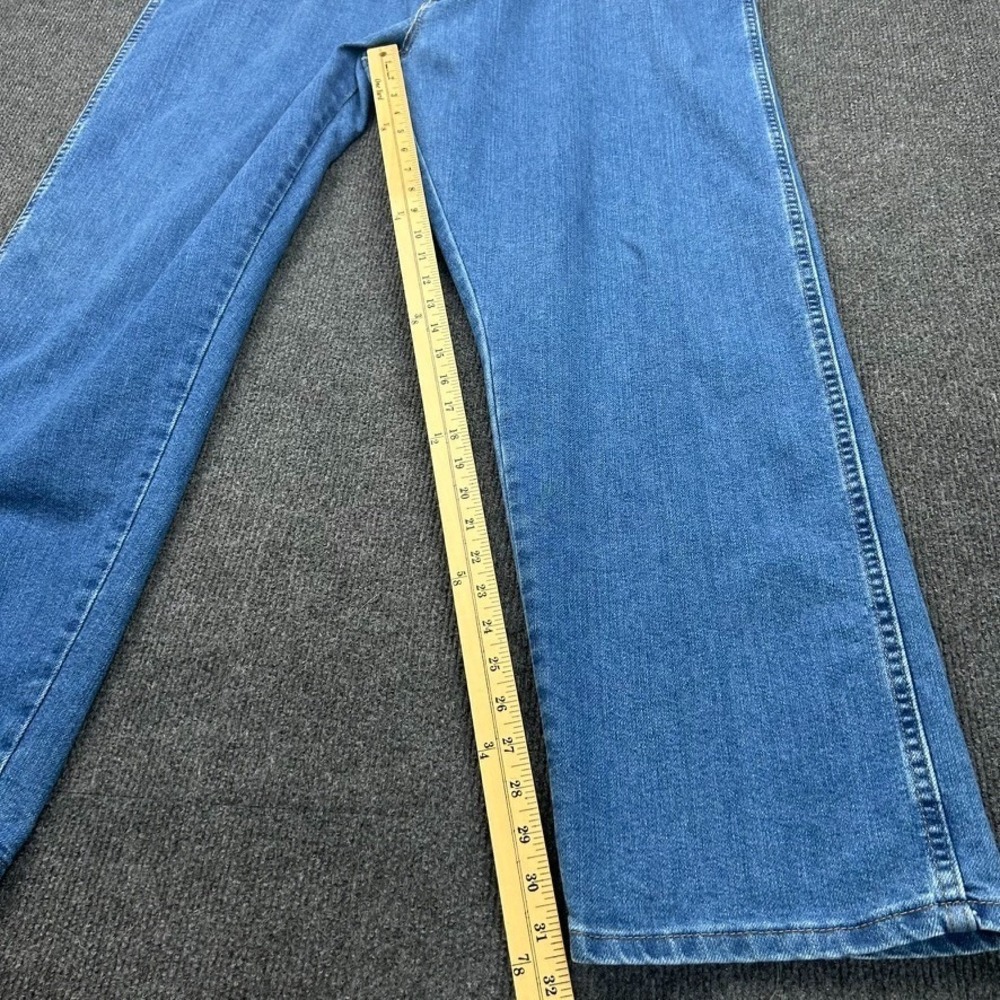 Wrangler Rugged Wear Jeans Mens 44x32 Blue Medium Wash Straight Denim Cowboy - Picture 4 of 11